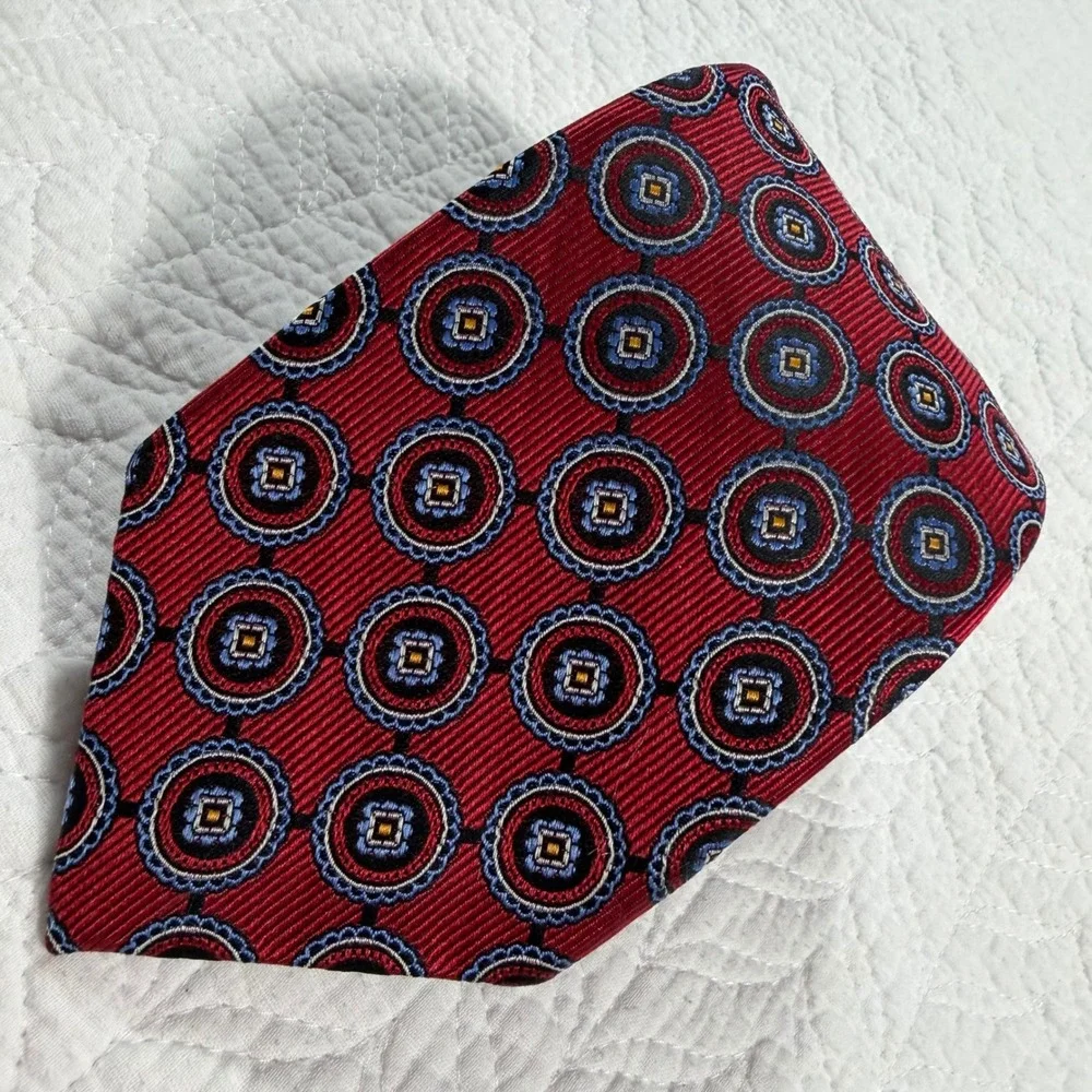 JZ Richards Mens Necktie Geometric Medallion Red Al‎ Silk Hand Made USA EUC